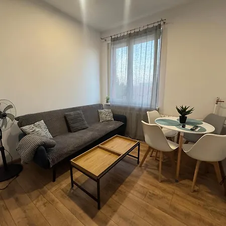 Apartmentsbymatyrafa-ix Lägenhet